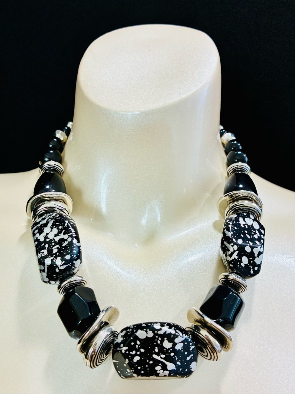 Trending Celeb Style Bold Chunky BLK & Silver Speckled Bead Statement Necklace
